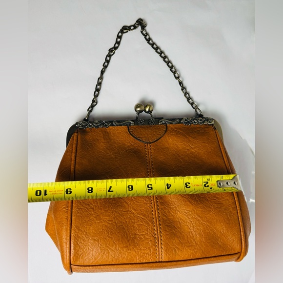 Vintage Style Handbag with kiss lock - Picture 9 of 11